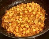 Foto del paso 10 de la receta: Garbanzos con Almejas y Fideos "entomataos"