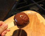 A picture of step 5 of Chocolate candied apples.