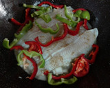 Foto del paso 6 de la receta: Filetes de panga con pimientos