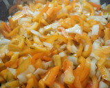 Foto del paso 1 de la receta: Barquitas de pollo teriyaki, pimientos y cebolla