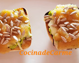 Foto del paso 5 de la receta: Tostas con aguacate, queso, membrillo, pasas y pipas