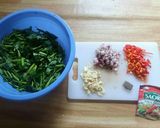 Foto langkah ke 2 dari resep Oseng Kangkung Simple.