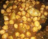 काबुली चने और आलू की सब्जी बिना प्याज लहसुन के Kabuli gram and potato curry without Recipe in Hindi) रेसिपी चरण 6 फोटो