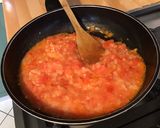 Une image de l'étape 6 de Sauce tomate à l'ail, oignon, herbes aromatiques et vin rouge.