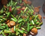 Foto langkah ke 4 dari resep Tumis buncis bakso kecap.