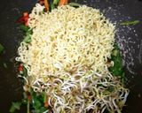 Foto langkah ke 4 dari resep 38. Mie Goreng Ekomie Sayur.