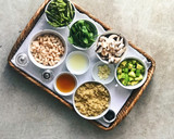 Foto del paso 1 de la receta: Ensalada de alubias blancas con quinoa, espárragos y champiñones. Receta vegana
