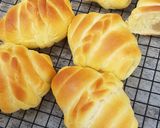 Foto langkah ke 6 dari resep Chicken Sausage Butter Rolls 🥐🍗😍.