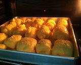 Foto langkah ke 5 dari resep Roti Unyil isi keju.