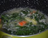 Une image de l'étape 2 de Soupe de fanes de carottes.