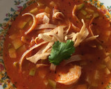 Foto del paso 2 de la receta: Sopa de camarón con tortillas