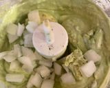 Hình bước làm 2 của món Avocado cream appetizer bricks