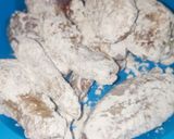 Foto langkah ke 2 dari resep Garlic Parmesan Wings.