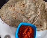 बाजरीची भाकरी तिळ पेरून (bajrichi bhakhri til perun recipe in marathi) रेसिपी स्टेप 4 फोटो 