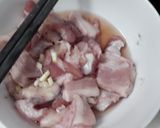 Hình bước làm 1 của món Ba rọi xào dưa cải