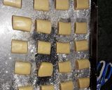 صورة لخطوة 3 من وصفة رولي بتزيين رخامي
