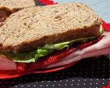 Foto del paso 6 de la receta: Sandwich de mortadela c-morrón asado 🥪❤️