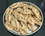 ચુરમાનાં લાડુ (Churma Ladoo Recipe In Gujarati) રેસીપી સ્ટેપ2ફોટો