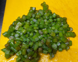 Foto del paso 1 de la receta: Risotto de espárragos salmón y calabacín