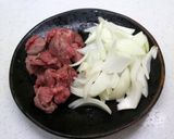 黑胡椒洋蔥炒牛肉的食譜步驟1照片