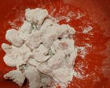 Foto del passaggio 2 della ricetta Bocconcini di pollo allo champagne con zafferano