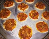 A picture of step 2 of Mini Chicken tikka pizzas.