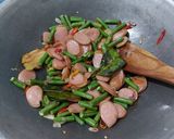 Foto langkah ke 5 dari resep Tumis Kacang Panjang Tempe Sosis.