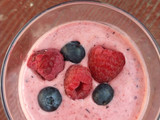 Smoothie de frutos rojos con leche de coco