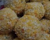 Foto langkah ke 3 dari resep Bola-bola mie telur.