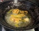 Foto langkah ke 2 dari resep Ayam Goreng Lengkuas Daun Kari.