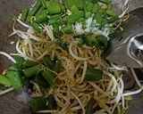 Foto langkah ke 3 dari resep Tumis Tauge Bunga Bawang.