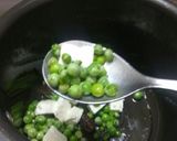 A picture of step 2 of Matar pulao.