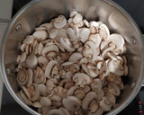 Foto del paso 5 de la receta: Champiñones salteados con ajo y pimienta