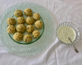 Foto del paso 4 de la receta: Bolitas de arroz y lubina con salsa de yogur