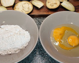 Foto del paso 4 de la receta: Berenjenas fritas con salsa de yogur natural