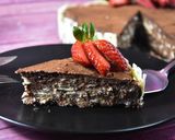 Foto del passaggio 3 della ricetta Torta di biscotti con ganache di cioccolato e decori