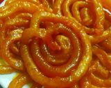 इन्स्टंट जलेबी (instant jalebi recipe in marathi) रेसिपी स्टेप 4 फोटो 