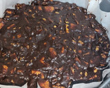 Foto del paso 5 de la receta: Tarta de galletas y chocolate con nueces