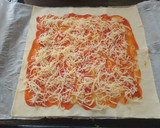 Foto del paso 4 de la receta: Pizza de hojaldre con pavo y atún
