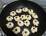 Foto langkah ke 5 dari resep Sagu keju susu teflon dan no mixer,takaran sendok.