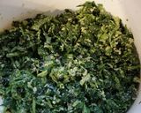 Foto del paso 2 de la receta: Pascualina fácil con espinacas crudas