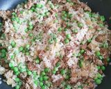 Pas rețetă Risotto galben cu cârnați proaspeți și mazăre 2 fotografie