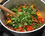 Une image de l'étape 15 de Sauces aux trois piments, coriandre et radis noir.