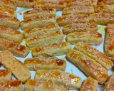 Foto langkah ke 8 dari resep Kaasstengels / Kastengel Stik Keju Belanda.