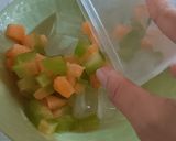 Foto langkah ke 2 dari resep Sop buah simple dan sederhana.