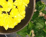 Foto langkah ke 5 dari resep Kwetiaw Goreng Ayam.