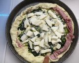 Foto del passaggio 5 della ricetta Focaccia gratinata ripiena, con bordo al prosciutto cotto