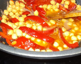 Foto del paso 5 de la receta: Salteado de garbanzos con pimiento rojo