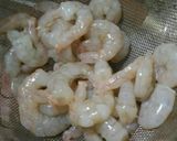 Foto langkah ke 2 dari resep Sup oyong wortel kaldu udang.
