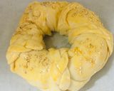 Foto del paso 4 de la receta: Rosca de Pan con Queso, Tocino, Salchichas!